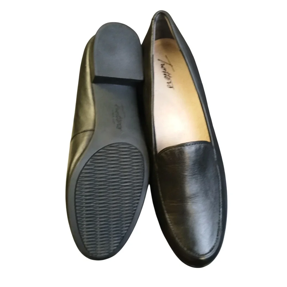 Trotters Black Leather Almond Toe Low Block Heel Slip On Loafers Shoe Womens 7.5